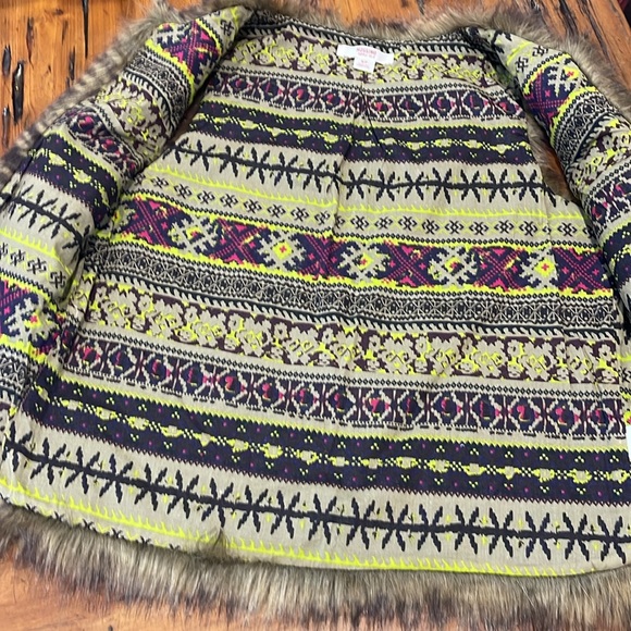 Mossimo faux fur vest size small - Picture 4 of 6
